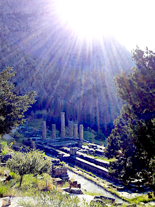Apollon-Tempel in Delphi - ewigeweisheit.de