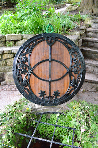 Vesica Piscis, Chalice Well Brunnen im südenglischen Glastonbury - ewigeweisheit.de